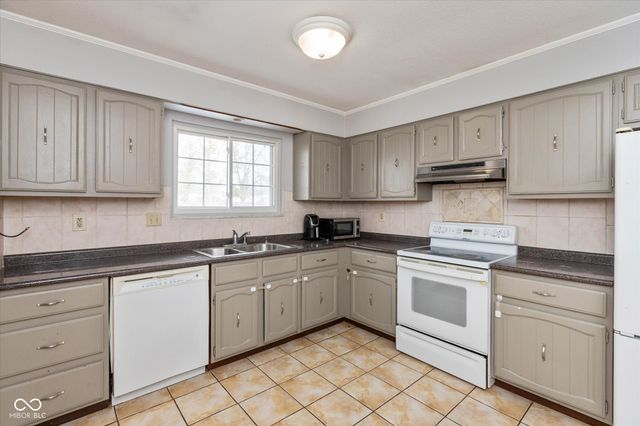 6417 Park Central Drive W D, Indianapolis, IN 46260