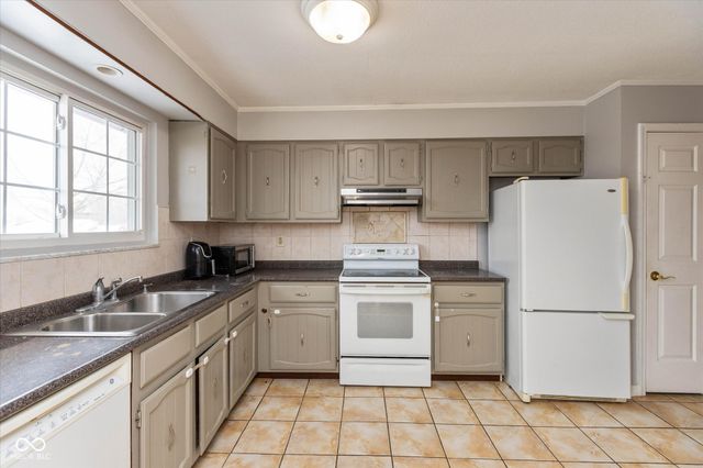 6417 Park Central Drive W D, Indianapolis, IN 46260