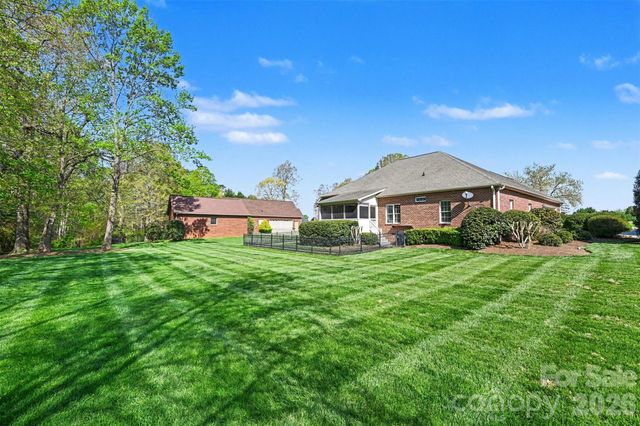 149 Howard Pond Loop, Statesville, NC 28625