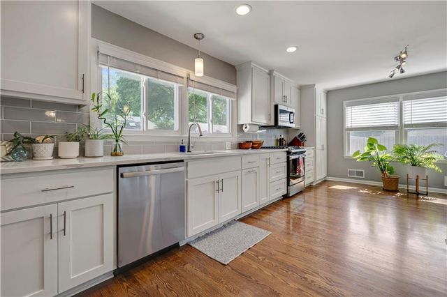 4901 Pawnee Drive, Roeland Park, KS 66205