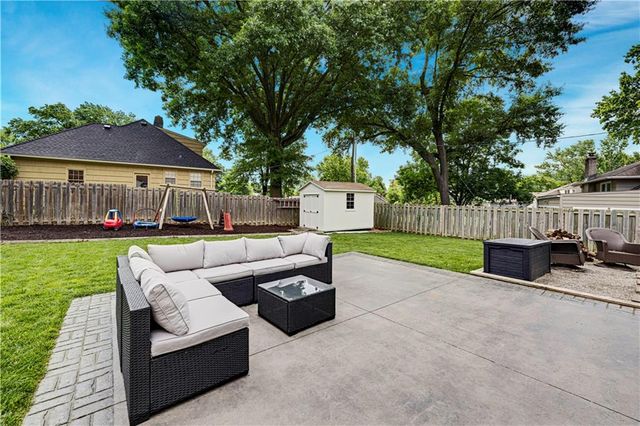 4901 Pawnee Drive, Roeland Park, KS 66205