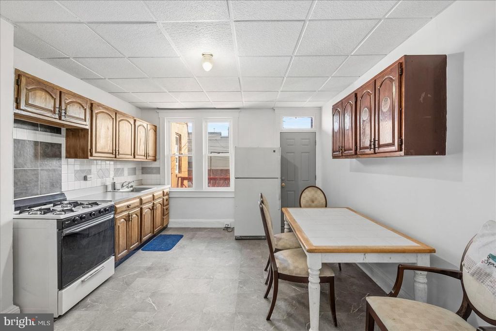 Image 11 of property listing at 4703 PENNINGTON AVE, Baltimore City, MD 21226