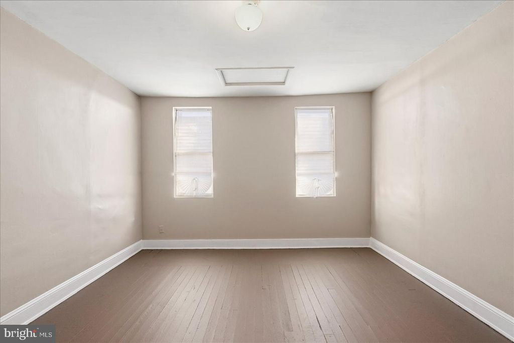 Image 19 of property listing at 4703 PENNINGTON AVE, Baltimore City, MD 21226