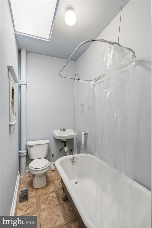 Image 22 of property listing at 4703 PENNINGTON AVE, Baltimore City, MD 21226