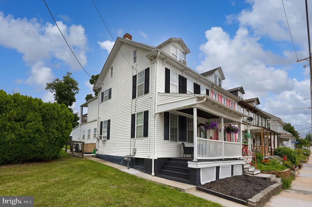 343 W MAIN ST, Dallastown, PA 17313