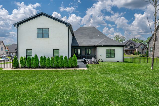 887 Harrisburg Ln, Mount Juliet, TN 37122