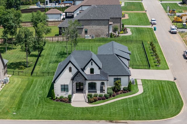 887 Harrisburg Ln, Mount Juliet, TN 37122