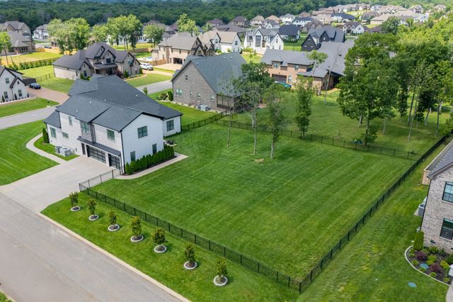 887 Harrisburg Ln, Mount Juliet, TN 37122