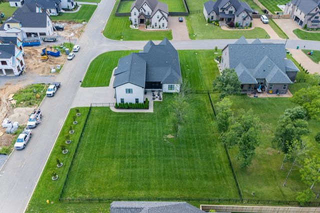 887 Harrisburg Ln, Mount Juliet, TN 37122