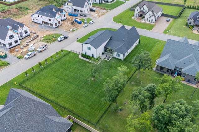 887 Harrisburg Ln, Mount Juliet, TN 37122