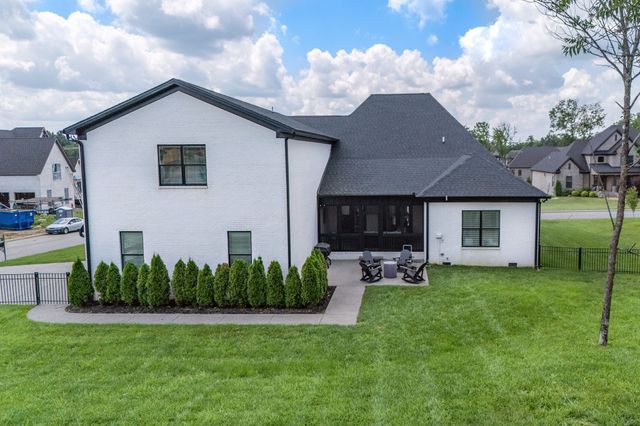 887 Harrisburg Ln, Mount Juliet, TN 37122