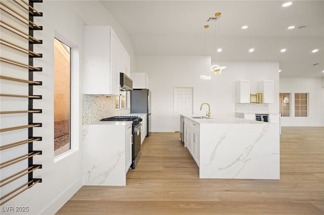 2808 Crown Ridge Drive, Las Vegas, NV 89134