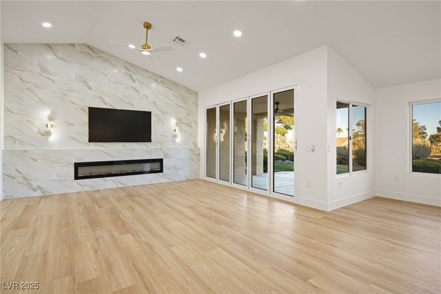 2808 Crown Ridge Drive, Las Vegas, NV 89134