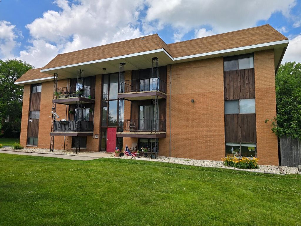 716 Moraine Trace 10, Schererville, IN 46375