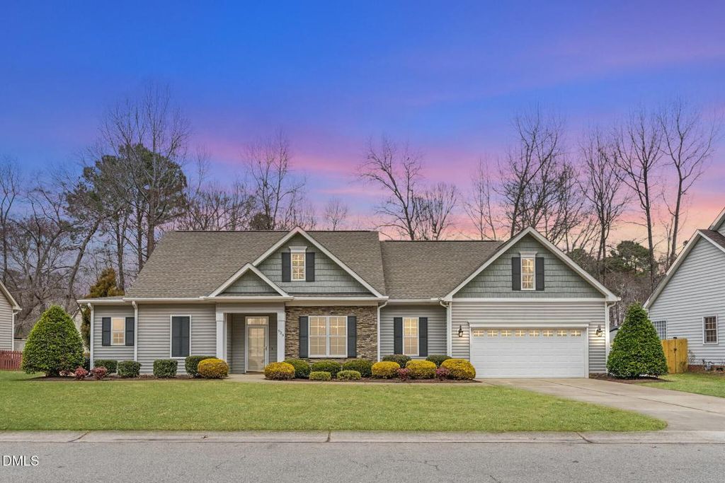 929 E Ivy Valley Drive, Fuquay Varina, NC 27526