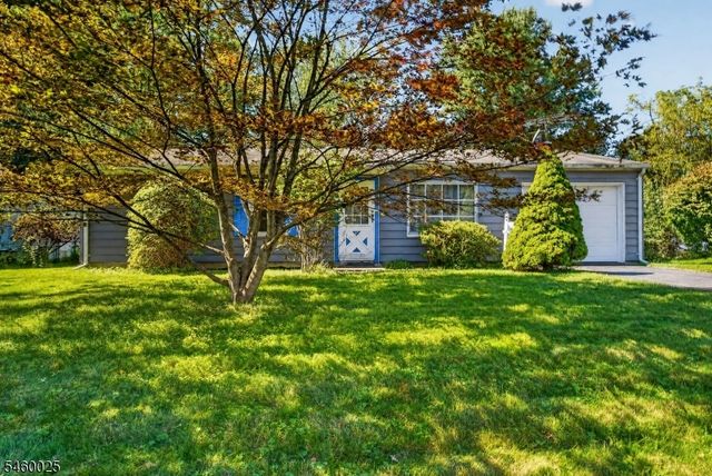 24 Presidential Dr, Washington Boro, NJ 07882