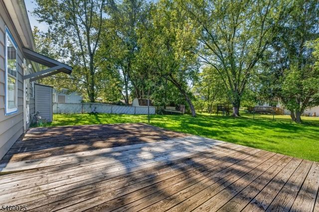 24 Presidential Dr, Washington Boro, NJ 07882