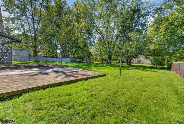 24 Presidential Dr, Washington Boro, NJ 07882