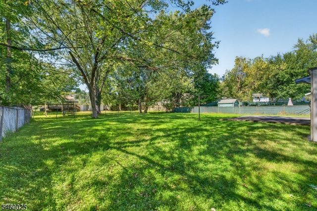 24 Presidential Dr, Washington Boro, NJ 07882