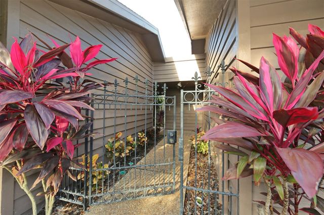 5728 DORAL DRIVE, Sarasota, FL 34243