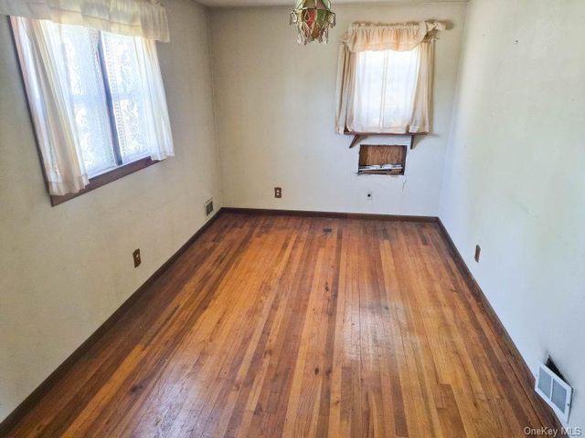 9 Robert Street, Hicksville, NY 11801