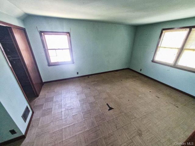9 Robert Street, Hicksville, NY 11801