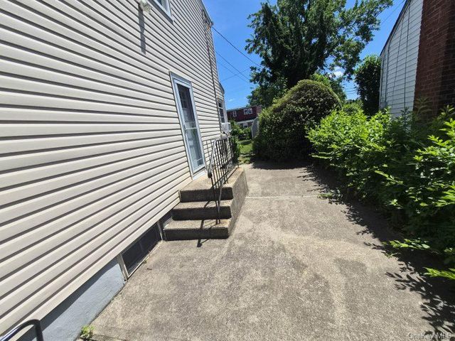 9 Robert Street, Hicksville, NY 11801