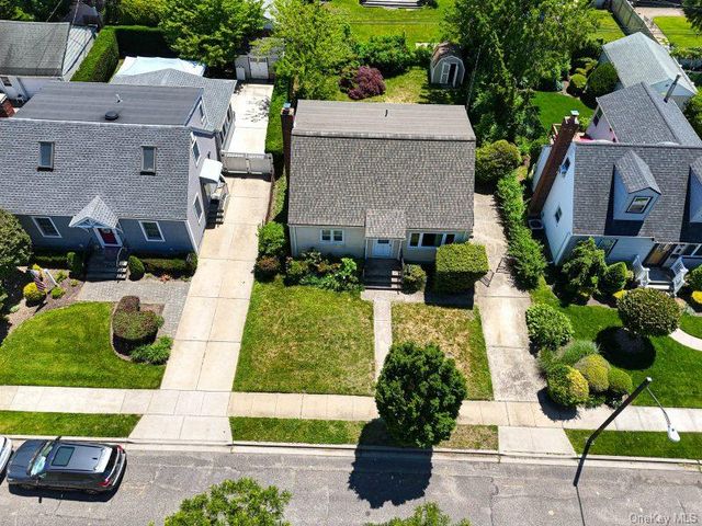 9 Robert Street, Hicksville, NY 11801