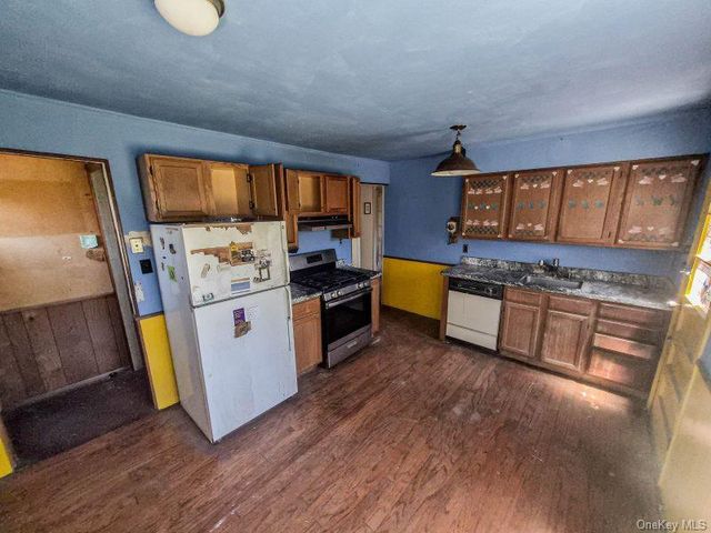 9 Robert Street, Hicksville, NY 11801