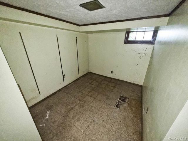 9 Robert Street, Hicksville, NY 11801