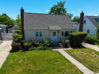 9 Robert Street, Hicksville, NY 11801
