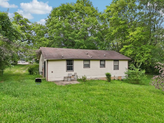 2616 Union Hall Rd, Clarksville, TN 37040