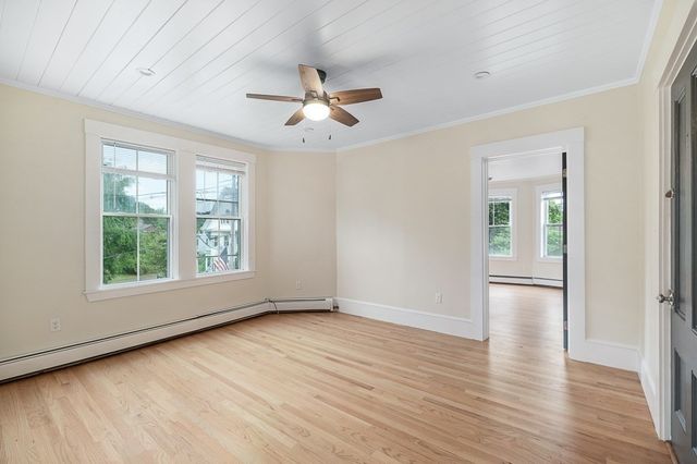 730 Hale St 2R, Beverly, MA 01915