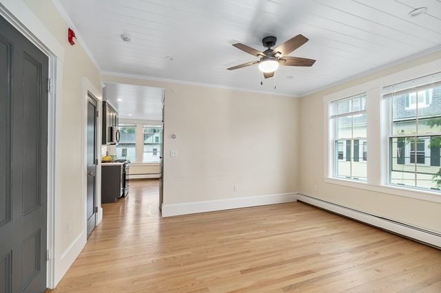 730 Hale St 2R, Beverly, MA 01915