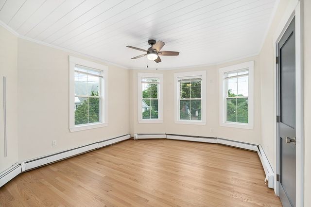 730 Hale St 2R, Beverly, MA 01915