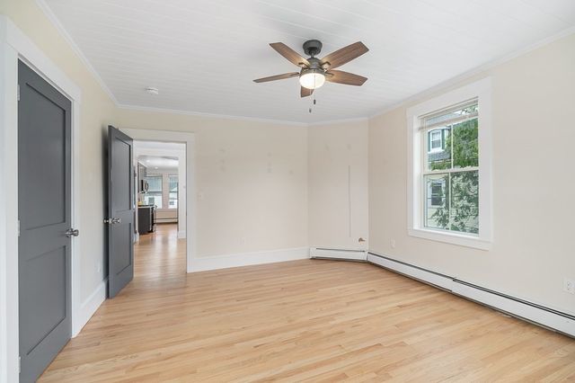730 Hale St 2R, Beverly, MA 01915