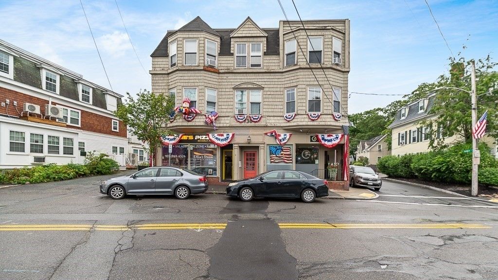 730 Hale St 2R, Beverly, MA 01915