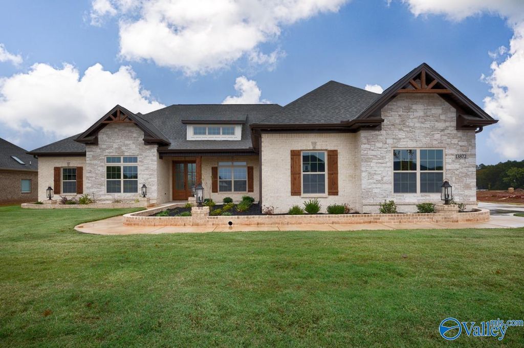 13805 Goff Drive, Athens, AL 35611