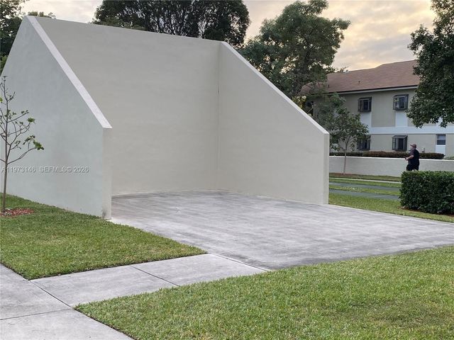 706 Gardens Dr 101, Pompano Beach, FL 33069