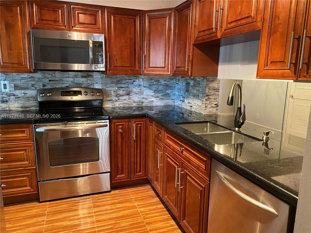 706 Gardens Dr 101, Pompano Beach, FL 33069