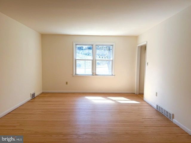 637 N BISHOP AVE, Springfield, PA 19064