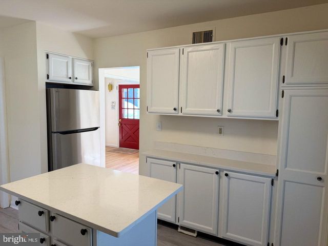 637 N BISHOP AVE, Springfield, PA 19064