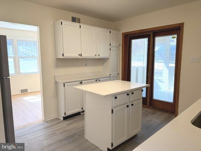 637 N BISHOP AVE, Springfield, PA 19064