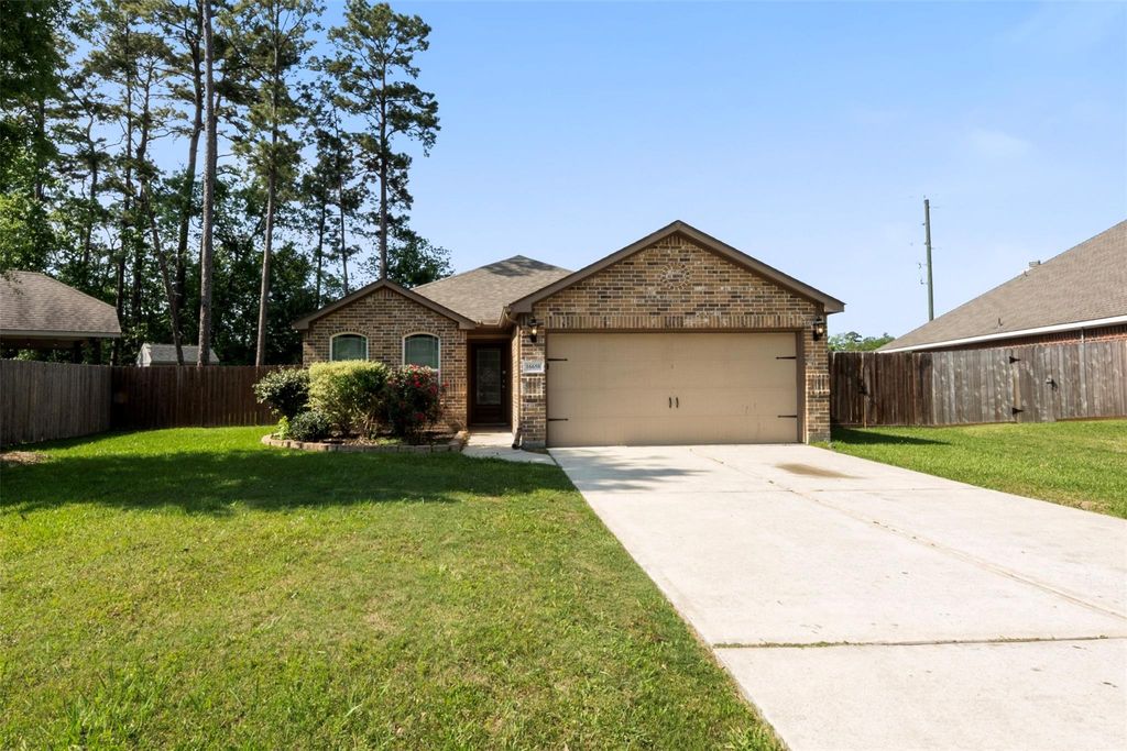 16658 Bluefin Street, Crosby, TX 77532