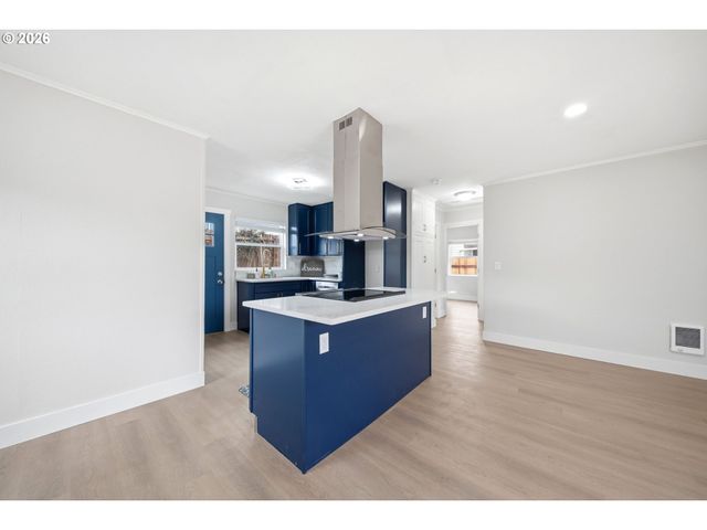 8024 Ne FREMONT St, Portland, OR 97213