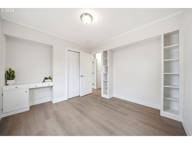 8024 Ne FREMONT St, Portland, OR 97213