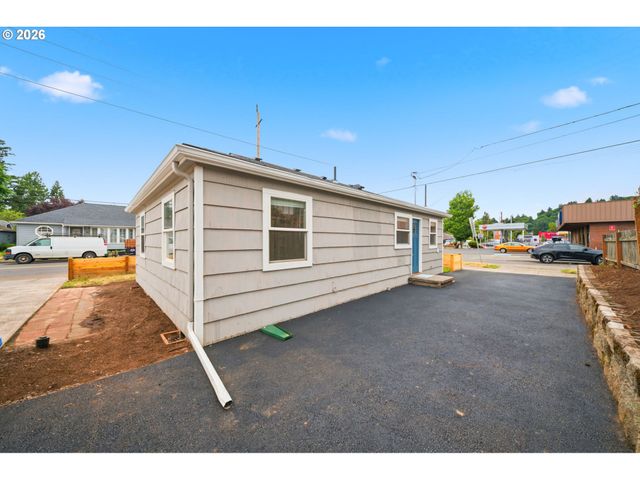8024 Ne FREMONT St, Portland, OR 97213