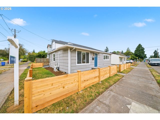 8024 Ne FREMONT St, Portland, OR 97213