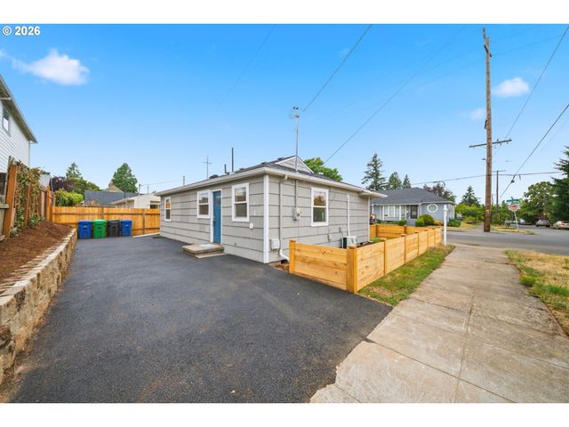 8024 Ne FREMONT St, Portland, OR 97213