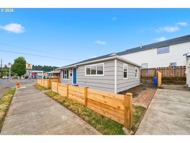 8024 Ne FREMONT St, Portland, OR 97213